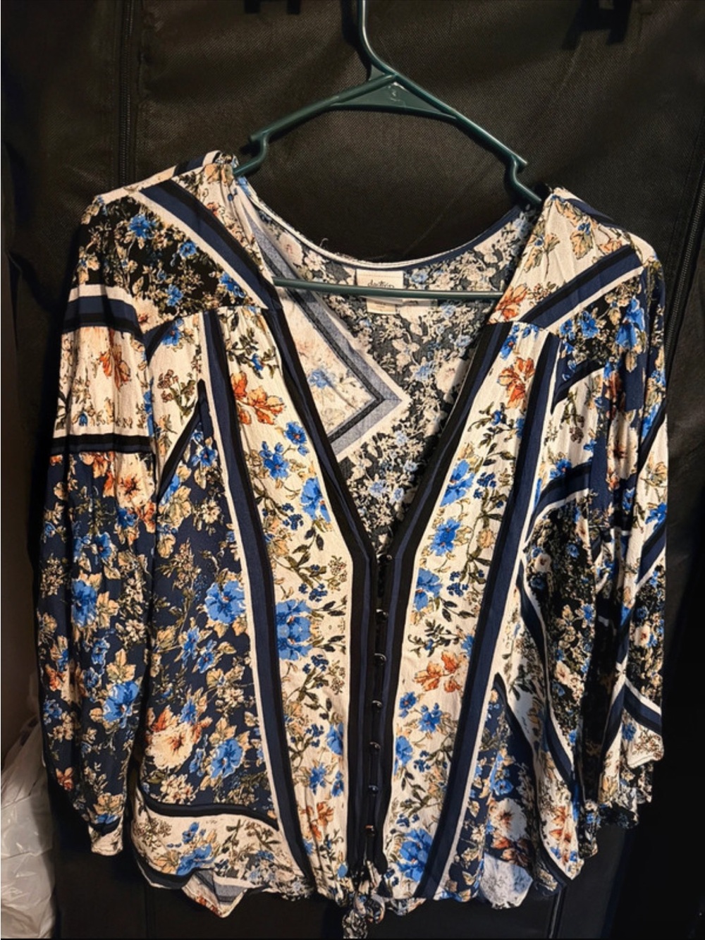 Daytrip Floral V-Neck Button-Front Blouse in Blue and Cream